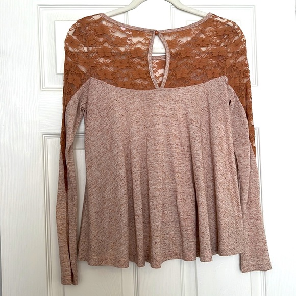 Muted orange Kirra top (M) - Picture 2 of 2